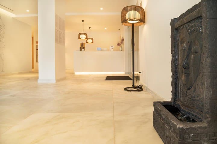 Romantic couple massage + SPA entry and private jacuzzi with cava