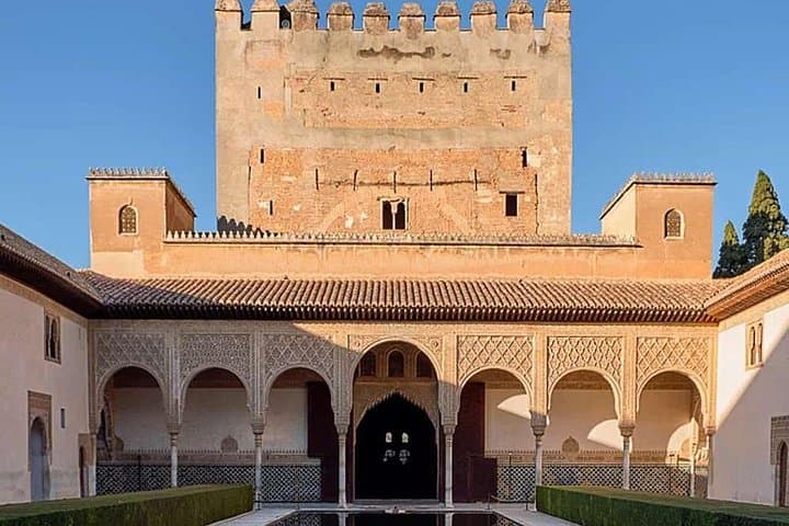 Alhambra Private Tour: Nasrid Palaces, Alcazaba and Generalife