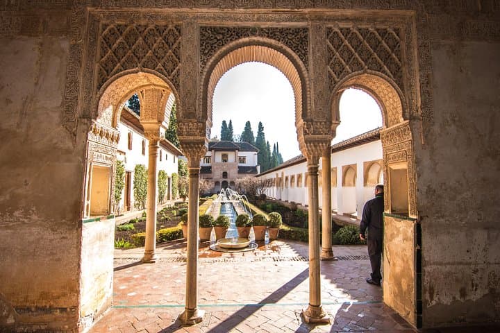Alhambra with Nazaries Palaces Private Tour from Seville