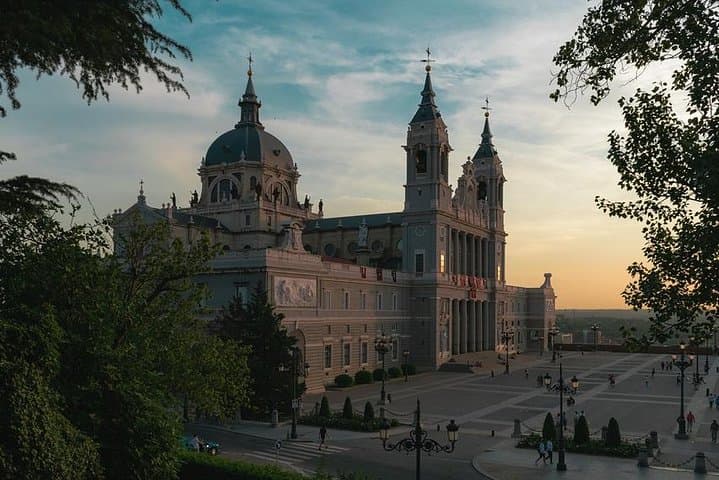 Private Tour: Madrid Walking Tour of Los Austrias