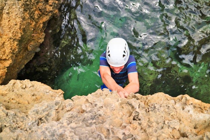 Coasteering Cliff jumping
