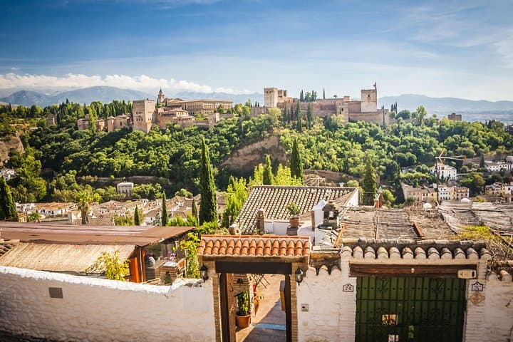 Granada: Alhambra, Albaicin and Sacromonte Guided Tour