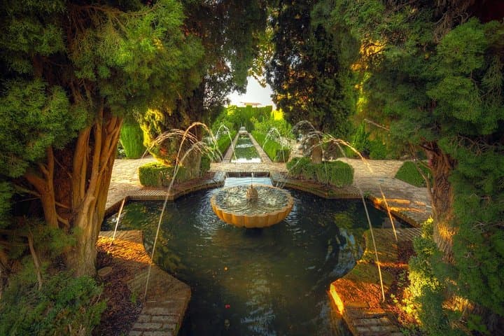 Granada: Alhambra, Albaicin and Sacromonte Guided Tour