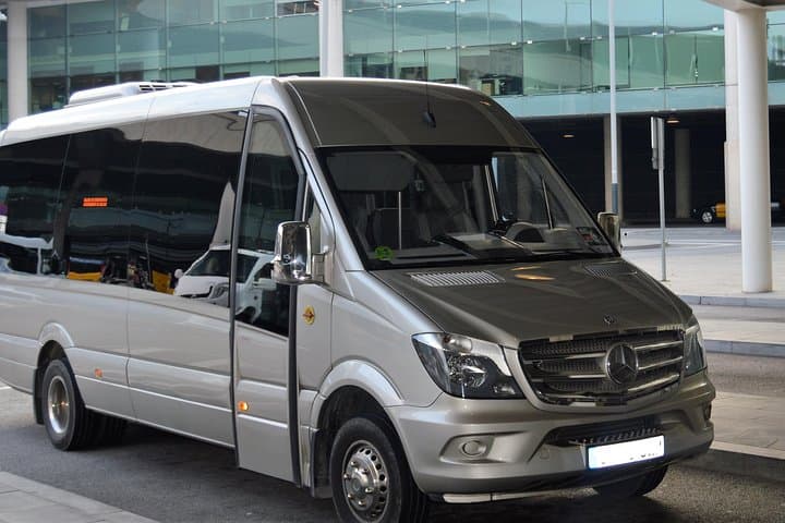 Private Meet & Greet Transfer from El Prat Airport to Barcelona