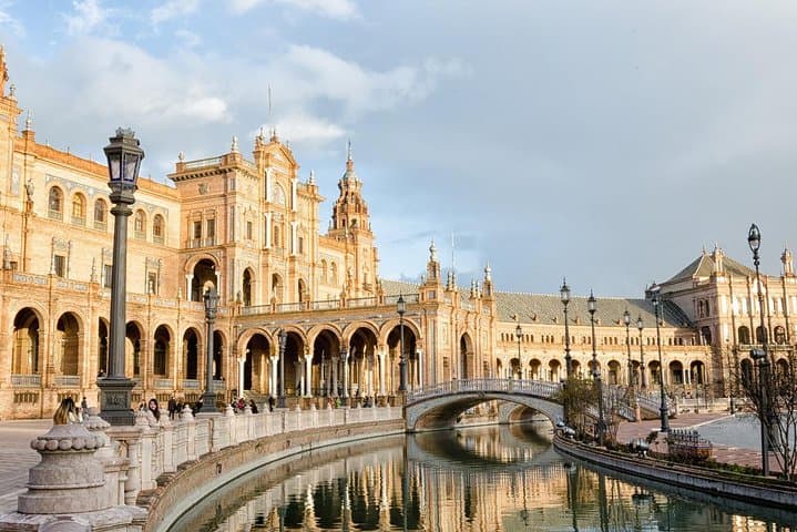 Granada Private Transfer to Seville with a Visit to Ronda