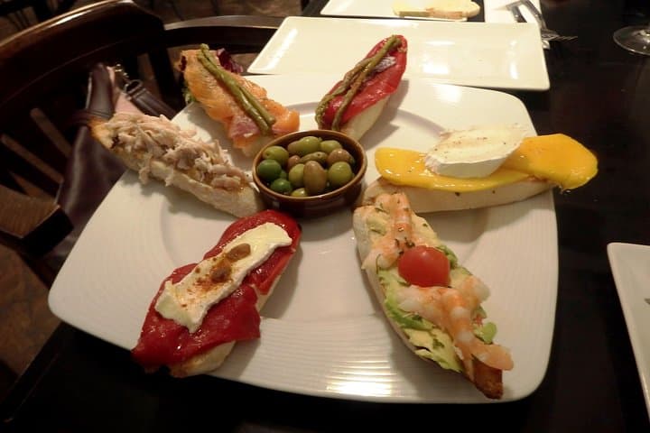 Private 3-Hour Tapas Tour of Granada