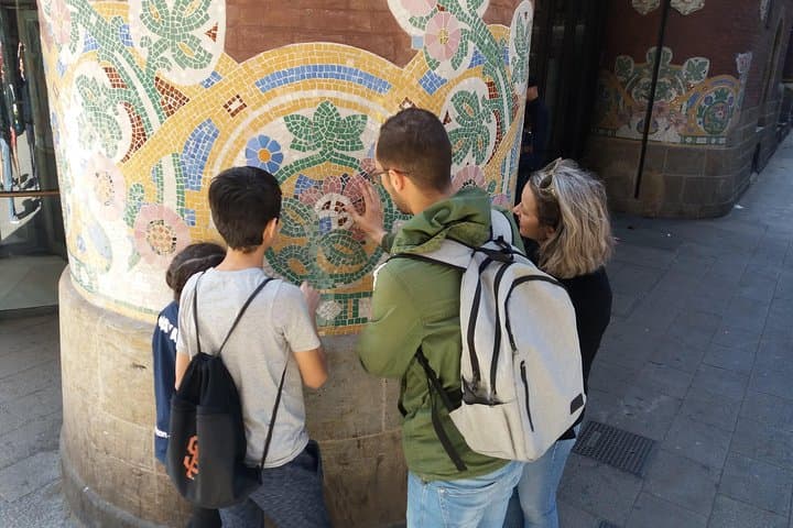 Private Family Experience - Dragon Tour in Barcelona for Kids