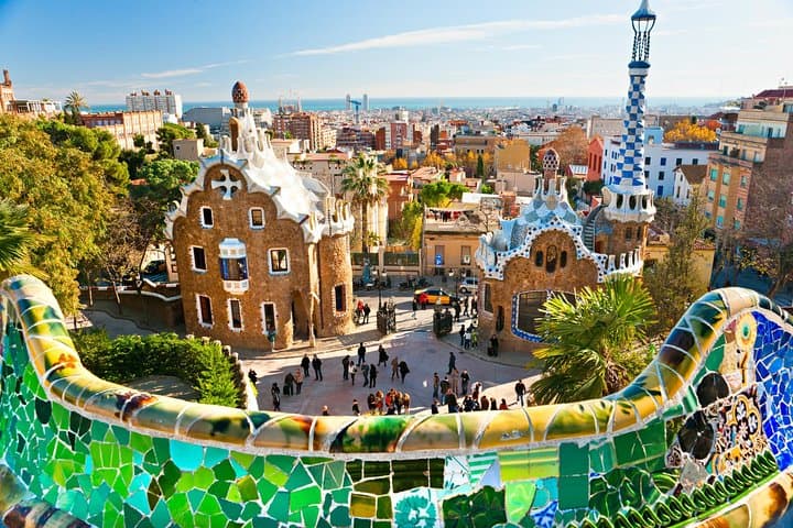 Reach Girona airport stress-free