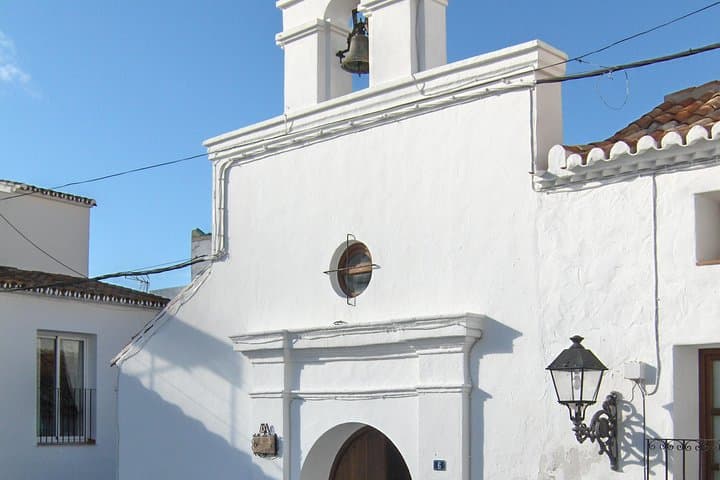 Private 8-hour Tour to Mijas Marbella and Puerto Banús from Malaga