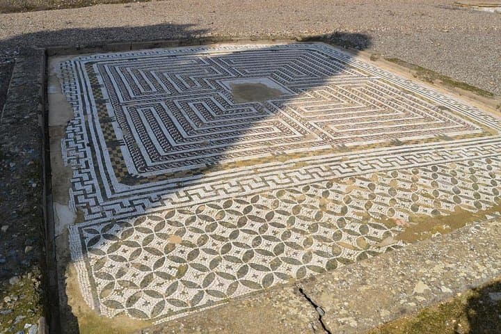 Private 4-hour Tour of Italica from Seville with pick up