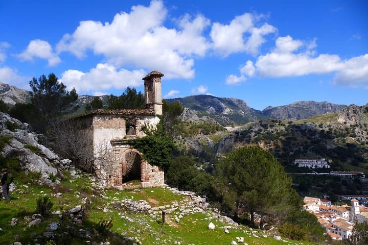 Private 8-Hour Tour to White Villages from Cadiz
