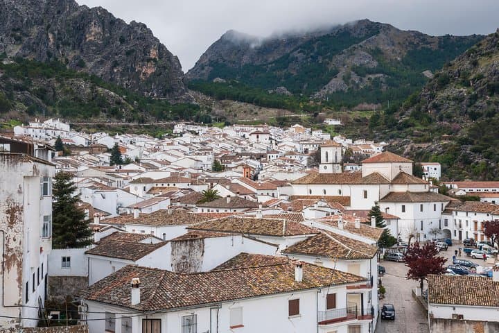 Private 8-Hour Tour to White Villages from Cadiz