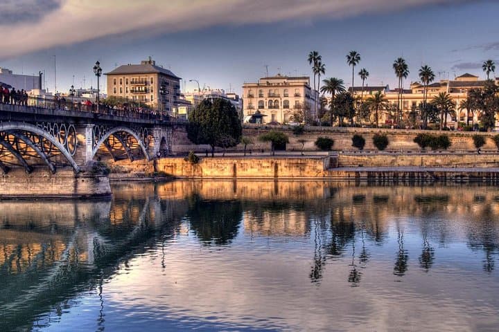 Private Tour: Introductory Walking Tour to the Highlights of Seville