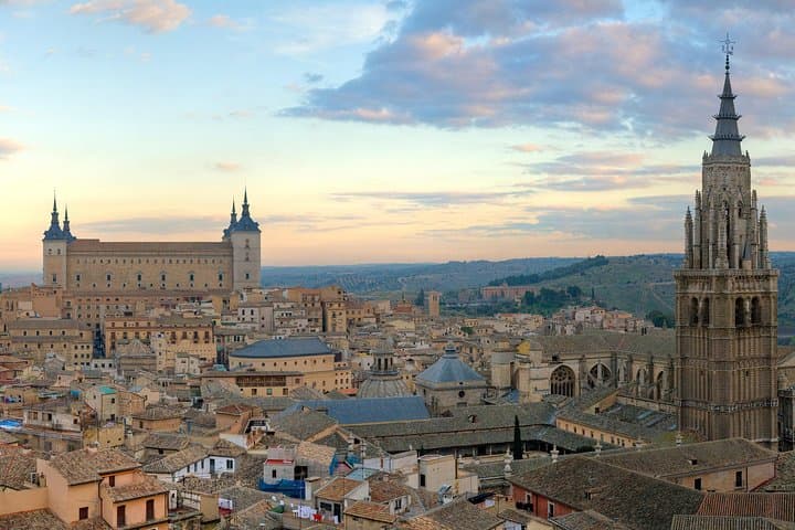 From Madrid: Toledo & Segovia Day Tour with Lunch & Tickets