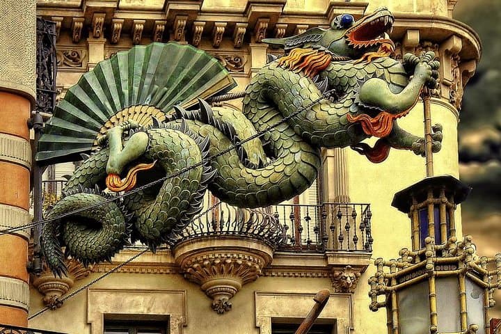 Private Family Experience - Dragon Tour in Barcelona for Kids