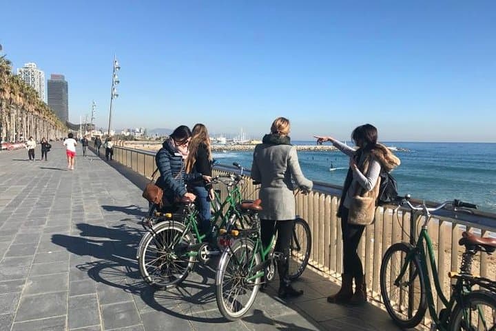 Highlights of Barcelona - Sunset Private Bike Tour with Cava