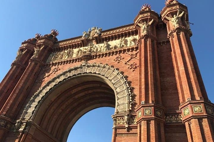 Highlights of Barcelona - Sunset Private Bike Tour with Cava