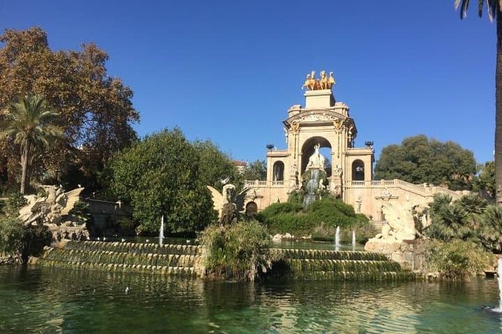 Highlights of Barcelona - Sunset Private Bike Tour with Cava