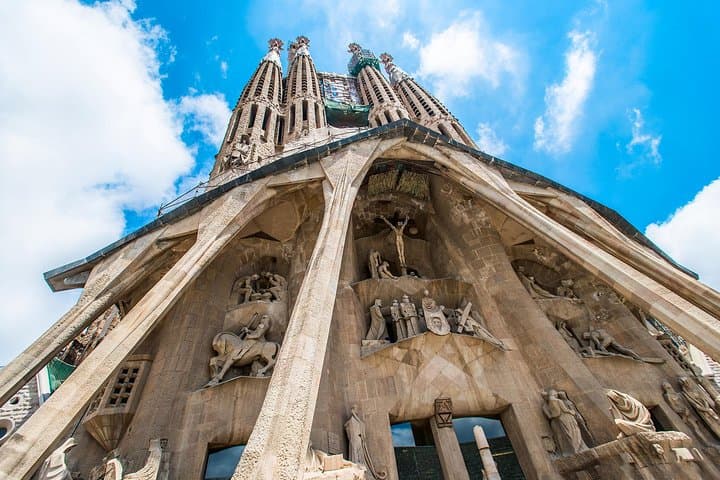 Best of Barcelona: Small Group Tour with Hotel/ Port Pick up