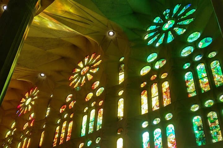 Sagrada Familia English Guided Tour & Optional Tower Access