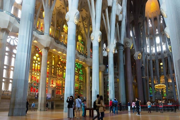 Montserrat Monastery and Sagrada Familia Tour with Liquor Tasting