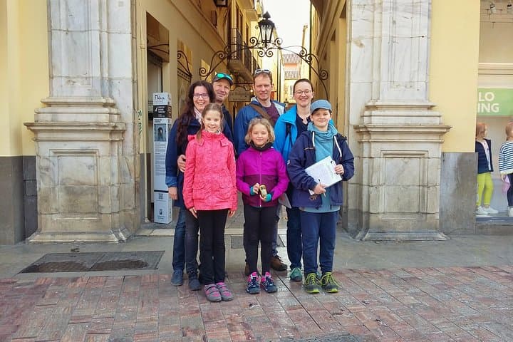 Málaga: Private Sightseeing Treasure Hunt