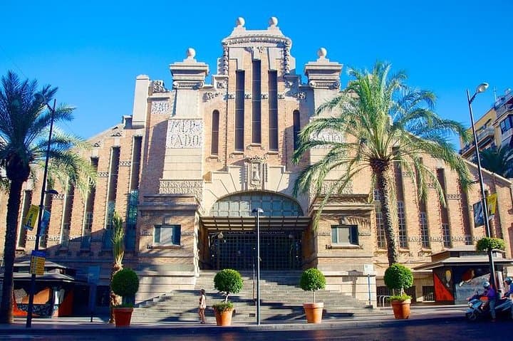 Central Market & Hidden Tapas Bars Tour in Alicante