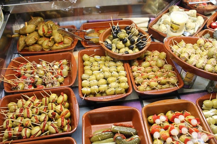 Central Market & Hidden Tapas Bars Tour in Alicante