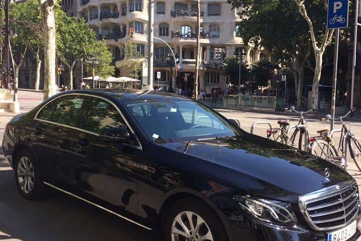 Private Tour Barcelona and Montserrat 8 Hours