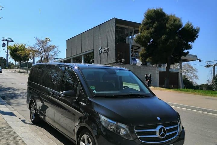 Private Tour Barcelona and Montserrat 8 Hours