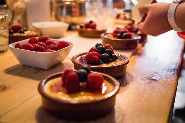 High-quality small groups Experience: Menu Paella, Tapas & Tour