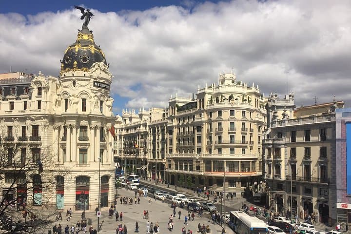 Architecture tour Gran Vía from its best rooftops 20thC