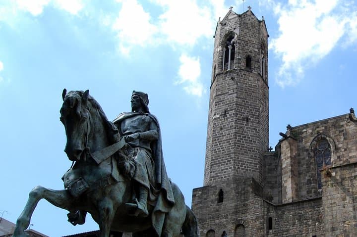 Gothic Quarter Private Tour with Sagrada Familia Skip the Line