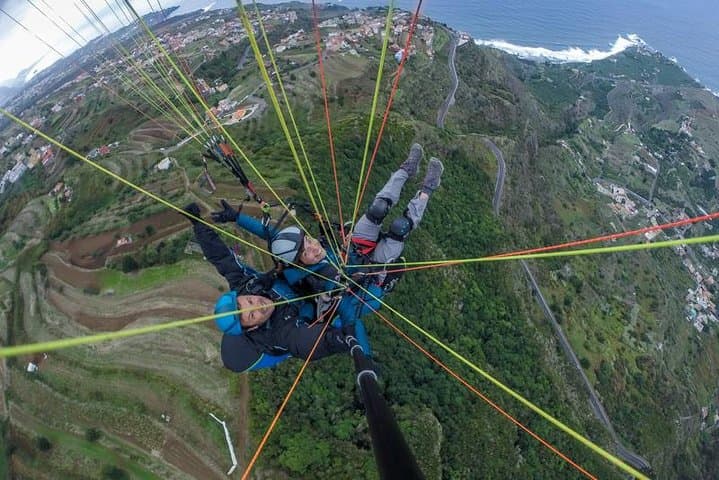Have a good time in Tenerife: enjoy the adventure of free flight in two-seater paragliding!