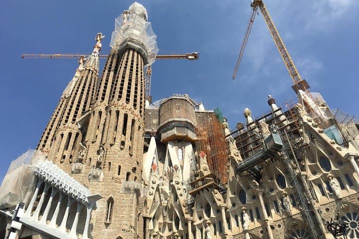 Private Full Day Walking City Tour in Barcelona