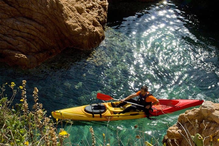 COVES IN THE KAYAKING TOUR