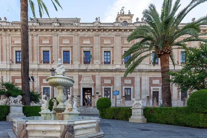 Walking tour through the monumental and historical area of Seville