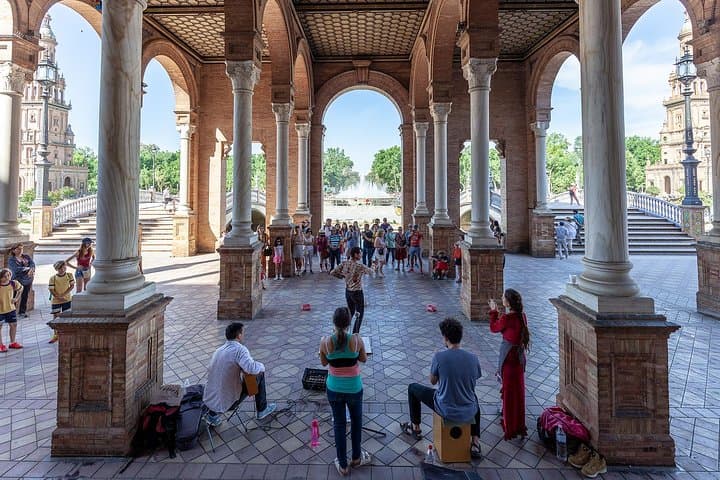 Walking tour through the monumental and historical area of Seville