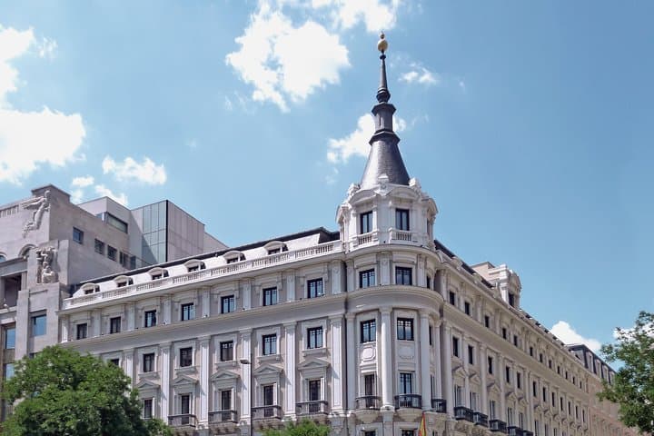 Private Guided Half Day City Tour in Madrid with Public Transportation