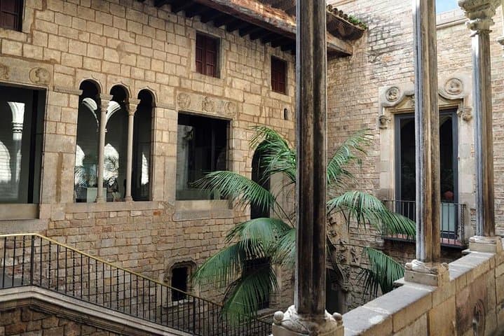 Picasso Museum & tapas at Art district Born private walking tour