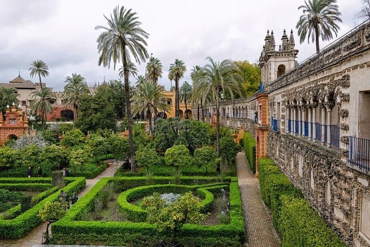Alcazar and Cathedral & Giralda of Seville. Skip The Line! Includes access tickets