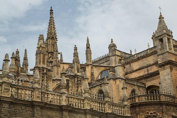 Alcazar and Cathedral & Giralda of Seville. Skip The Line! Includes access tickets