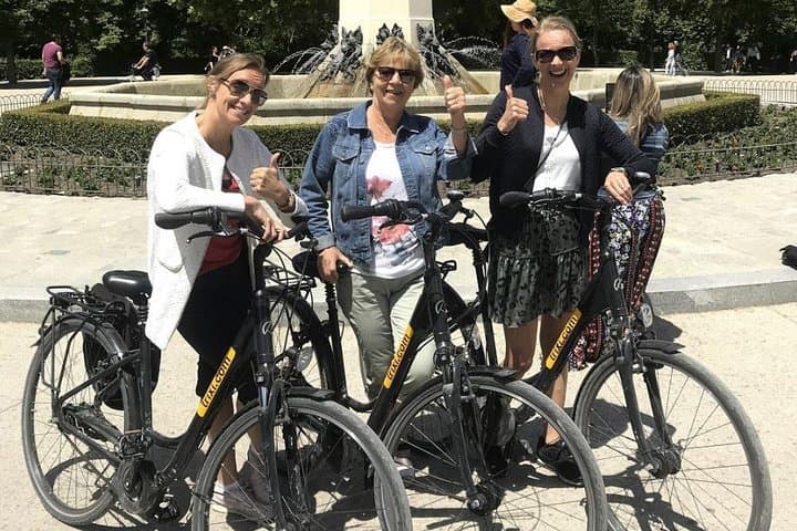 Bike Rental with Phone Holder and Self Guided Tour