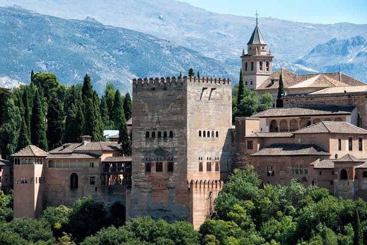 Alhambra Tickets and Albaicin Private Tour