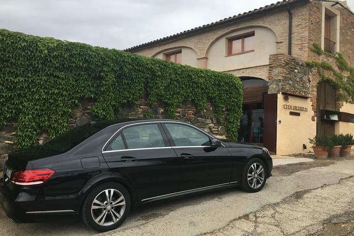 WINE TOUR PRIORAT: Visit 2 Top Wineries, Wine Tasting & Gourmet Lunch