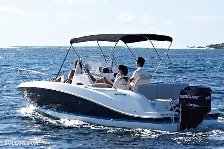 Boat rental Q605 'Helios' (150hp / 7p) - Can Pastilla