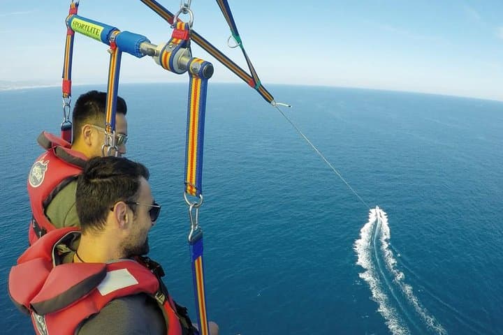 Pack Jet Ski sin licencia y Parasailing Tour en Barcelona