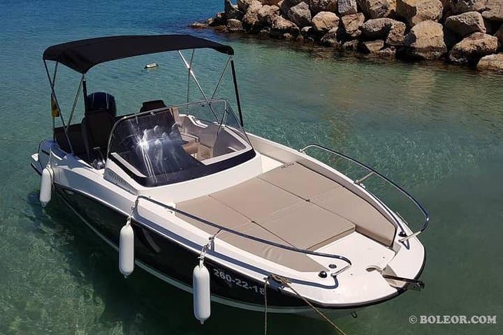 Boat rental Q605 'Helios' (150hp / 7p) - Can Pastilla
