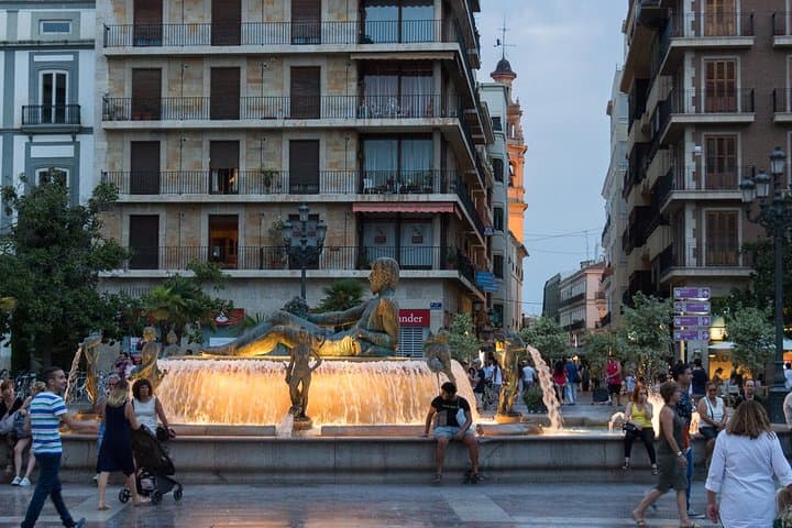 Tour nocturno privado Mitos y leyendas a la luna de Valencia