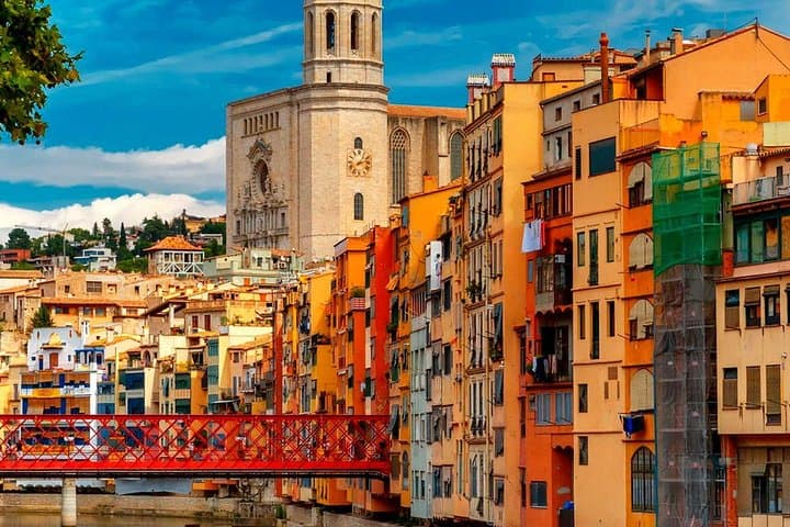 Eiffel Bridge, colorful houses and the Cathedral of Santa Maria